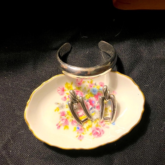 Estate Jewelry - 💥Sale! Sterling Silver Earrings